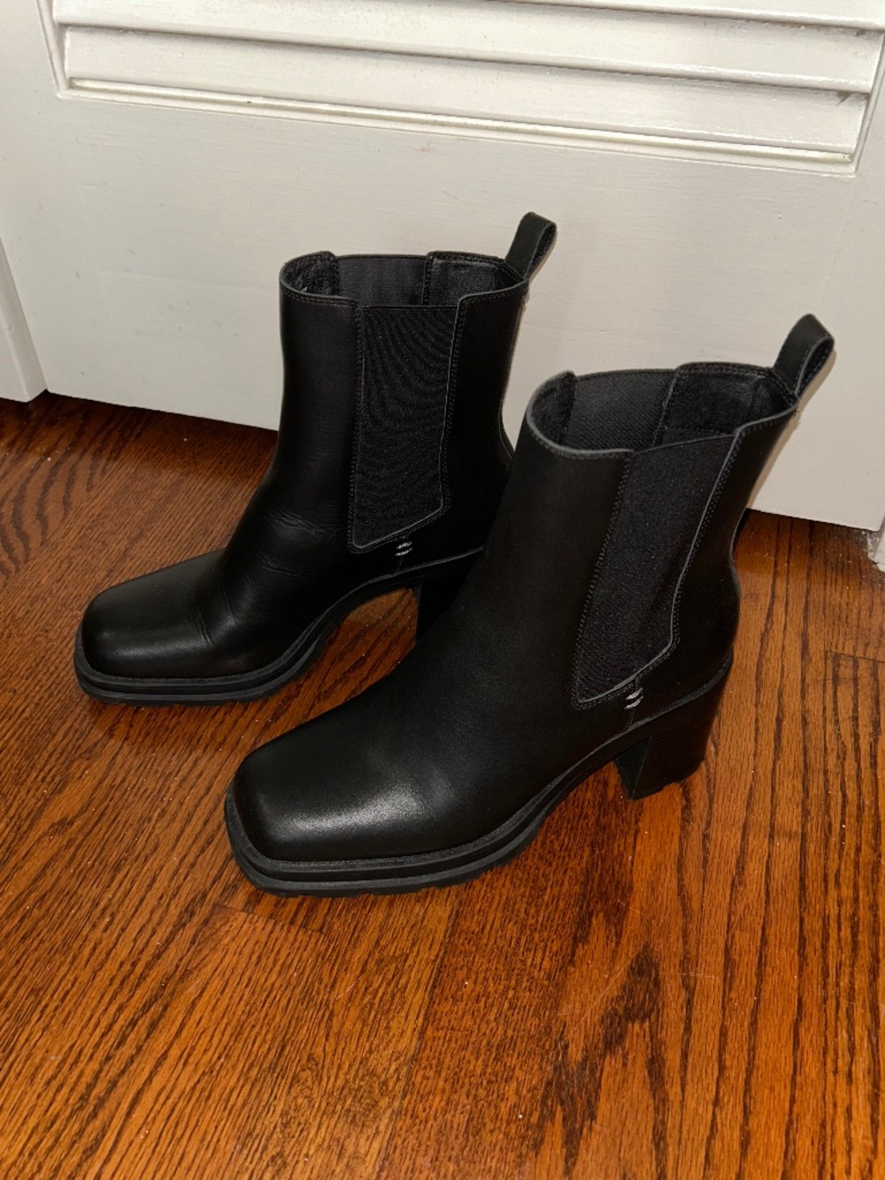 *Worn Once* Size 9 - Crown Vintage Dilana Platform Chelsea Boot Black